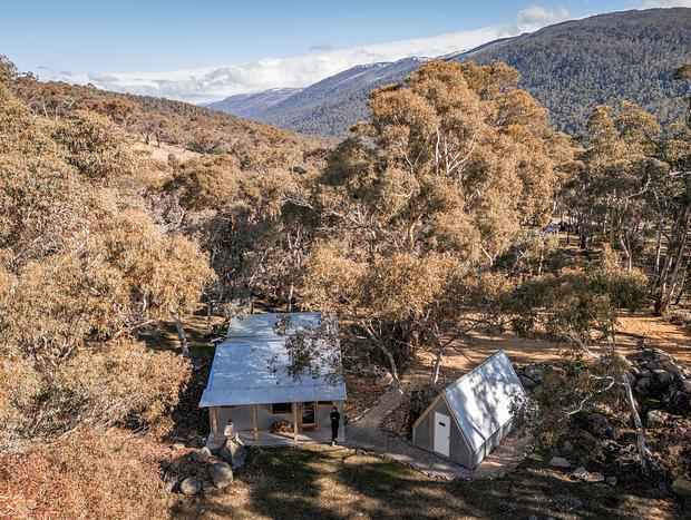 Photo 4 for Snowy Mountains Luxury Cabin Retreat