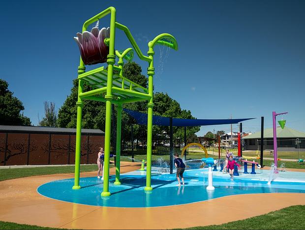 Photo 26 for Large Luxury Pool House ideal for Families & Groups