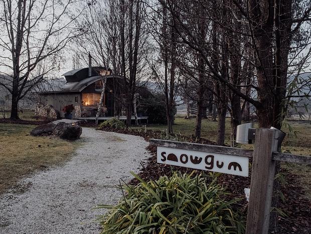 Photo 22 for The Sensational Snowgum Spa Chalet