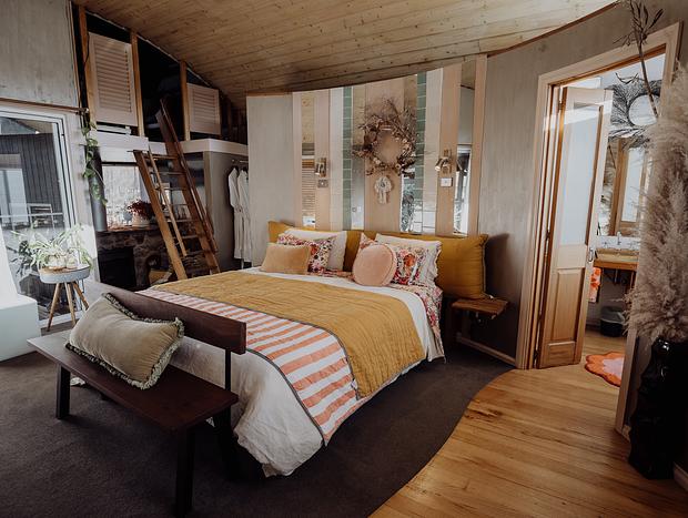 Photo 10 for The Sensational Snowgum Spa Chalet