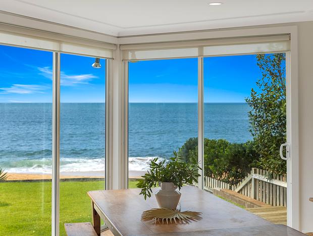 Photo 8 for Absolute Beachfront Beauty