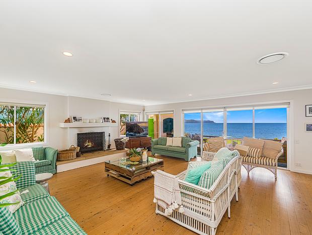 Photo 15 for Absolute Beachfront Beauty