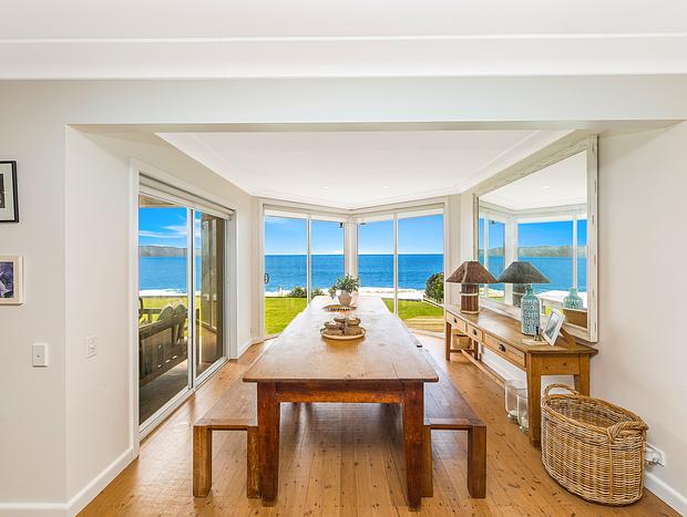 Photo 17 for Absolute Beachfront Beauty