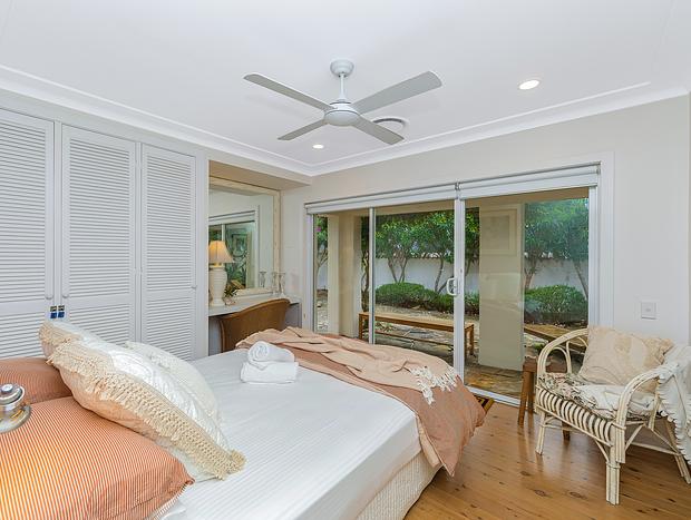 Photo 12 for Absolute Beachfront Beauty