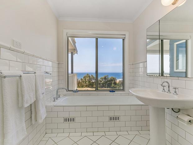 Photo 4 for 'Salty Air Beachside Cottage' by HolidayCo.