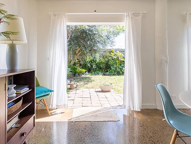Photo 37 for Surfers Palace Torquay 1 min walk to the beach
