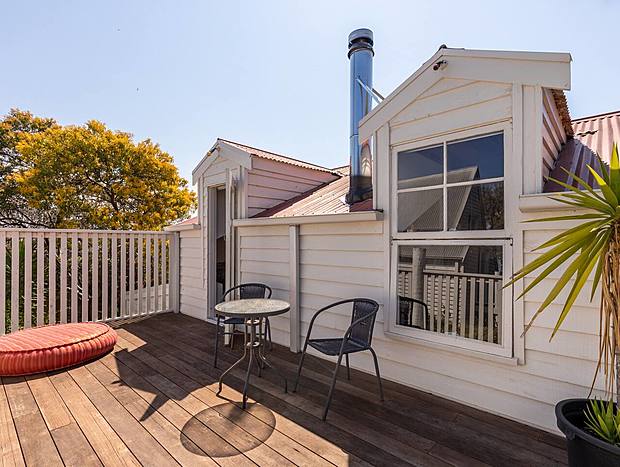 Photo 51 for Surfers Palace Torquay 1 min walk to the beach
