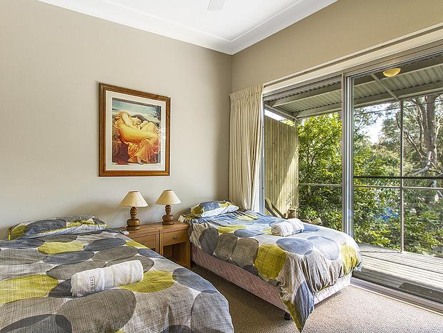 Photo 8 for Hillside Hideaway