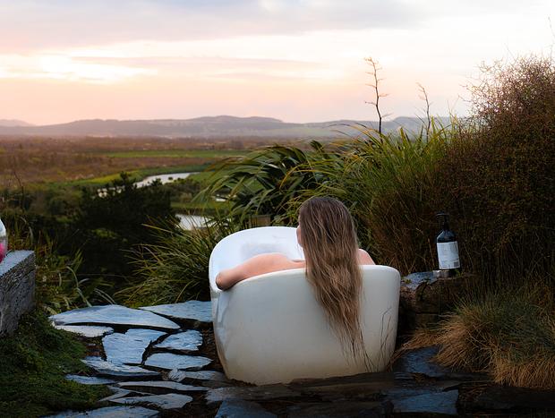 Photo 23 for Outdoor bath bliss