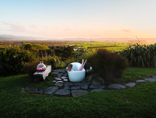 Photo 33 for Outdoor bath bliss