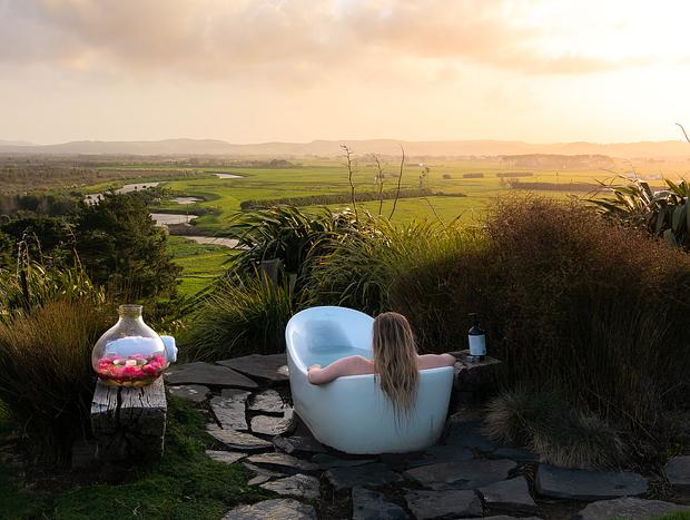 Photo 29 for Outdoor bath bliss