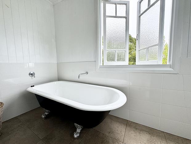 Photo 30 for Hillview Cottage
