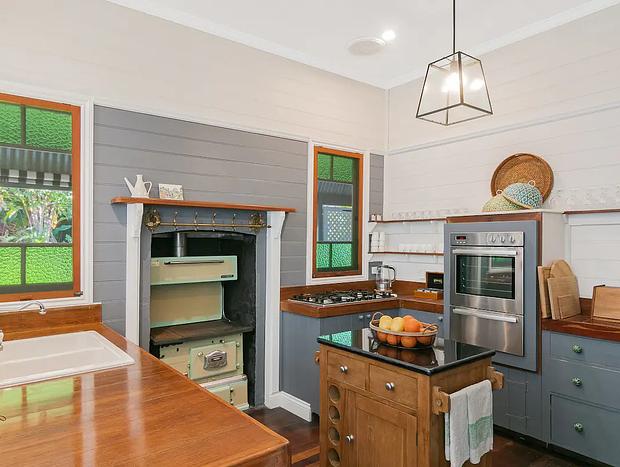 Photo 9 for Glenelg Upstairs Residence (1-6 persons)