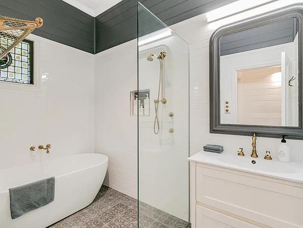Photo 15 for Glenelg Upstairs Residence (1-6 persons)