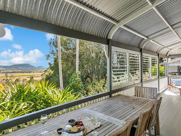 Photo 19 for Glenelg Upstairs Residence (1-6 persons)