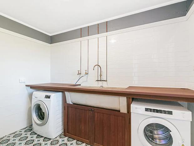 Photo 16 for Glenelg Upstairs Residence (1-6 persons)
