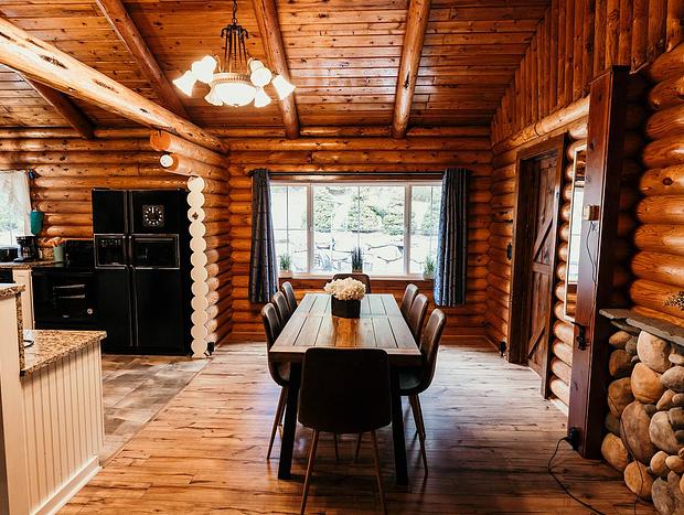 Photo 31 for Beautiful Updated Log Cabin In The Wilderness