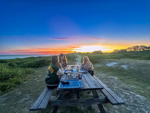 Photo 3 for Sunset beachside dinner