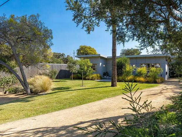 Photo 34 for Ivy Tyrone - Gas heated Pool - Stunning Renovation