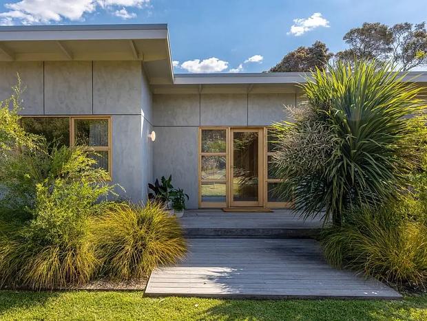 Photo 6 for Ivy Tyrone - Gas heated Pool - Stunning Renovation