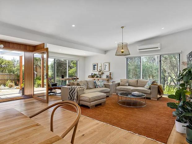 Photo 10 for Moonah Tree House - Rye Back Beach retreat w/ Spa