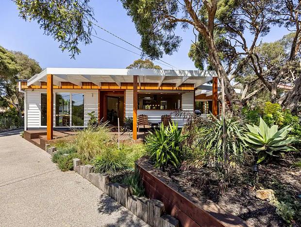 Photo 4 for Moonah Tree House - Rye Back Beach retreat w/ Spa