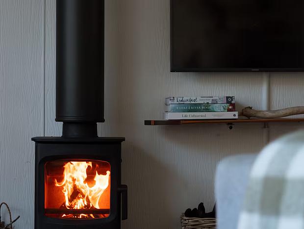 Photo 5 for Lakeside Retro Cottage For Couples