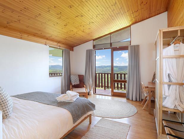 Photo 14 for Mountain Top Chalet with 360 Views