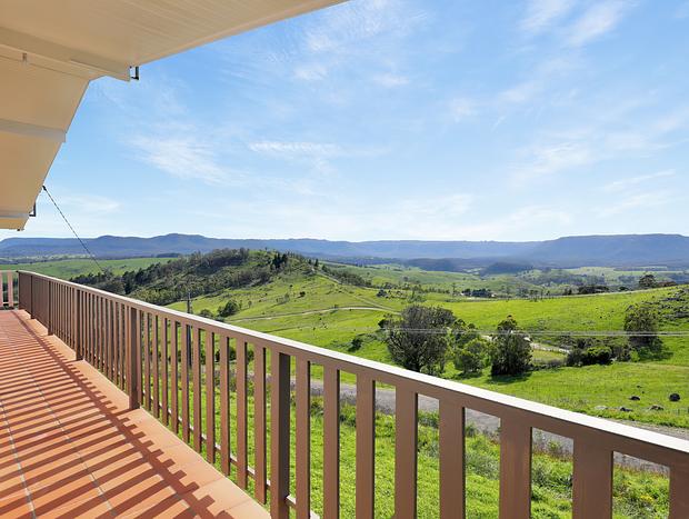 Photo 16 for Mountain Top Chalet with 360 Views