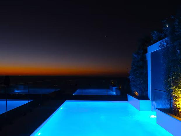 Photo 10 for Deja View - Heated Pool, Exquisite Views, Pure Luxury, Home Lift, BBQ