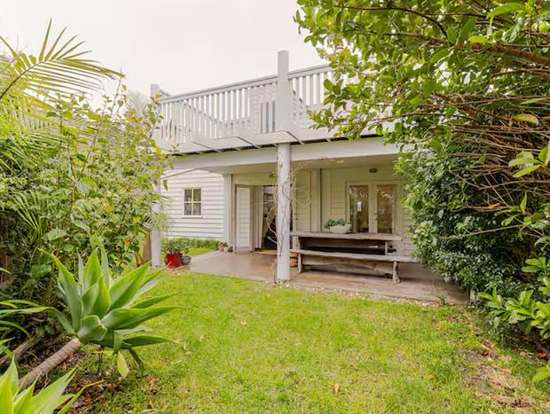 Photo 71 for Surfers Palace Torquay 1 min walk to the beach