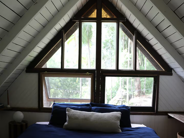 Photo 10 for Intimate Rainforest Retreat with Valley Views
