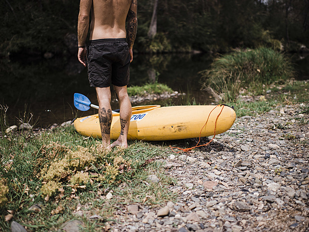 Photo 2 for Kayak out front?