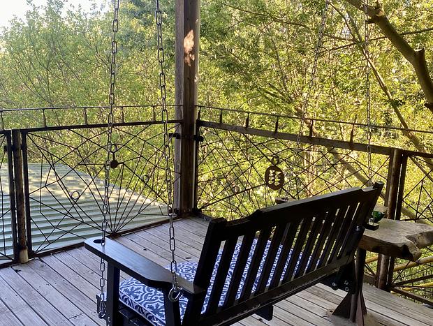 Photo 10 for Salt Spring Art Retreat