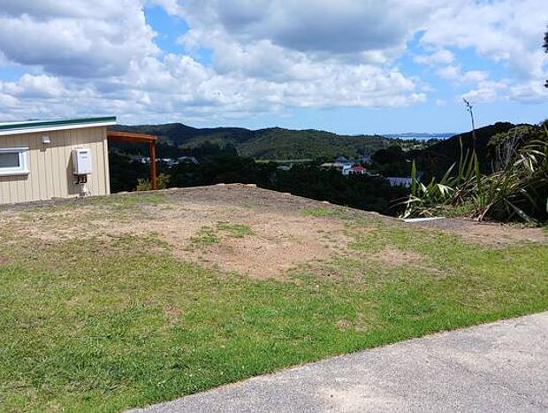 Photo 10 for Private with Stunning Ocean and Bush Views- Tui View Cabin