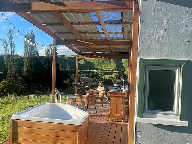 Photo 5 for SunsetView Retreat Vintage Outdoor Bath