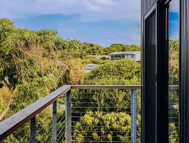 Photo 32 for Prom & Ocean views - 300m to beach