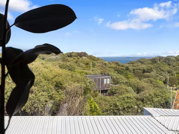Photo 7 for Prom & Ocean views - 300m to beach