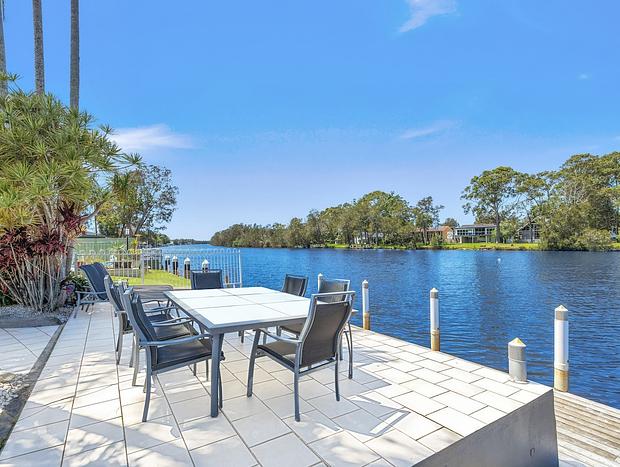 Photo 4 for 'Waterfront Oasis' by HolidayCo.