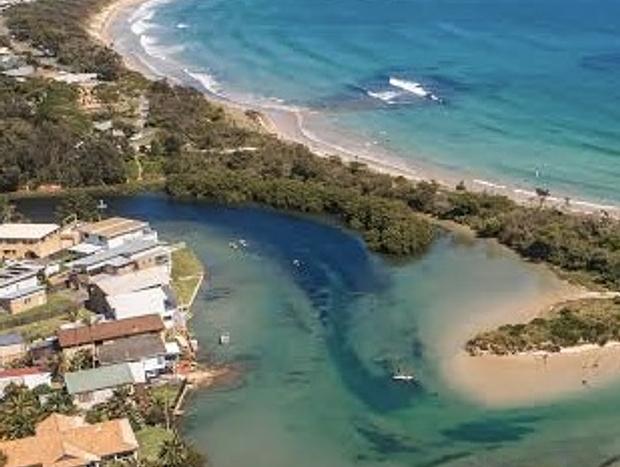 Photo 11 for Beachfront - Beach House (Currarong, Jervis Bay Marine Park)