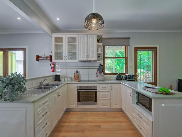 Photo 9 for Country House Retreat - luxury farmhouse with outdoor hot tub & pizza oven