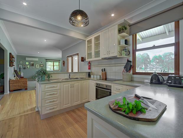 Photo 20 for Country House Retreat - luxury farmhouse with outdoor hot tub & pizza oven