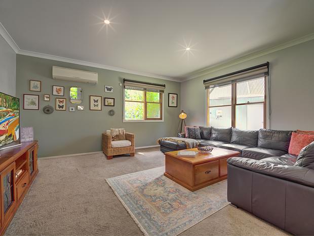 Photo 7 for Country House Retreat - luxury farmhouse with outdoor hot tub & pizza oven