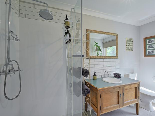 Photo 32 for Country House Retreat - luxury farmhouse with outdoor hot tub & pizza oven