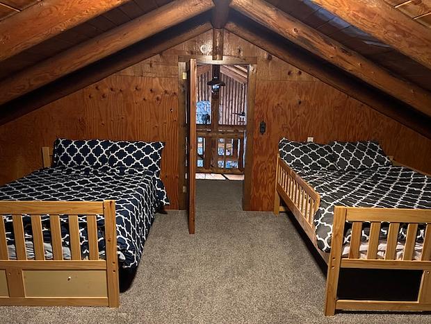 Photo 48 for Beautiful Updated Log Cabin In The Wilderness