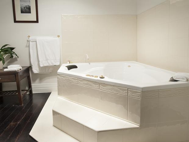 Photo 9 for Gatehouse Cottage - A Romantic Retreat at Moulton Park Estate