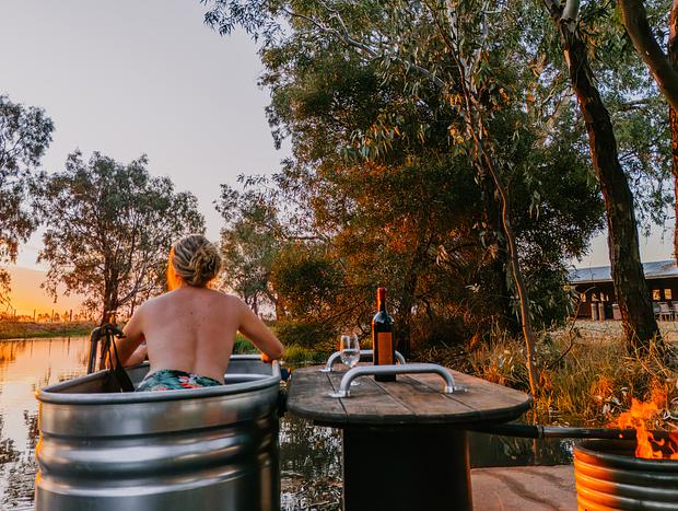 Photo 2 for Outdoor Hot Tub Sesh