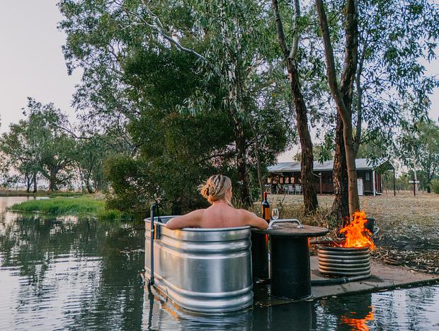 Photo 3 for Outdoor Hot Tub Sesh