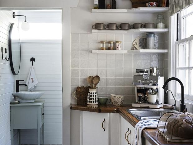 Photo 13 for 'Margaret', historic river cottage feat. in Country Style mag
