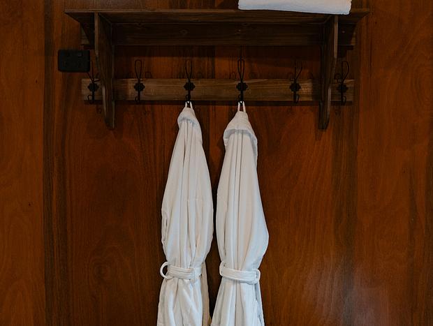 Photo 10 for Cozy Couples Tiny home: Sauna,Outdoor Bath, Fire pit